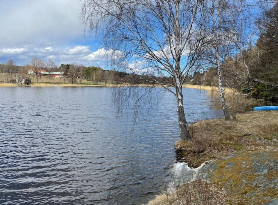 Nyrenoverat Strandnara Med Fantastisk Utsikt Rimbo Exteriör bild