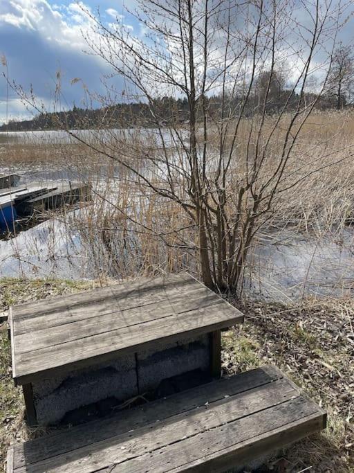 Nyrenoverat Strandnara Med Fantastisk Utsikt Rimbo Exteriör bild