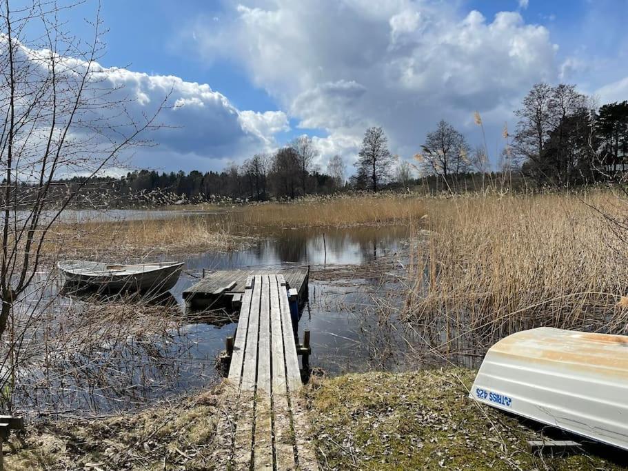 Nyrenoverat Strandnara Med Fantastisk Utsikt Rimbo Exteriör bild